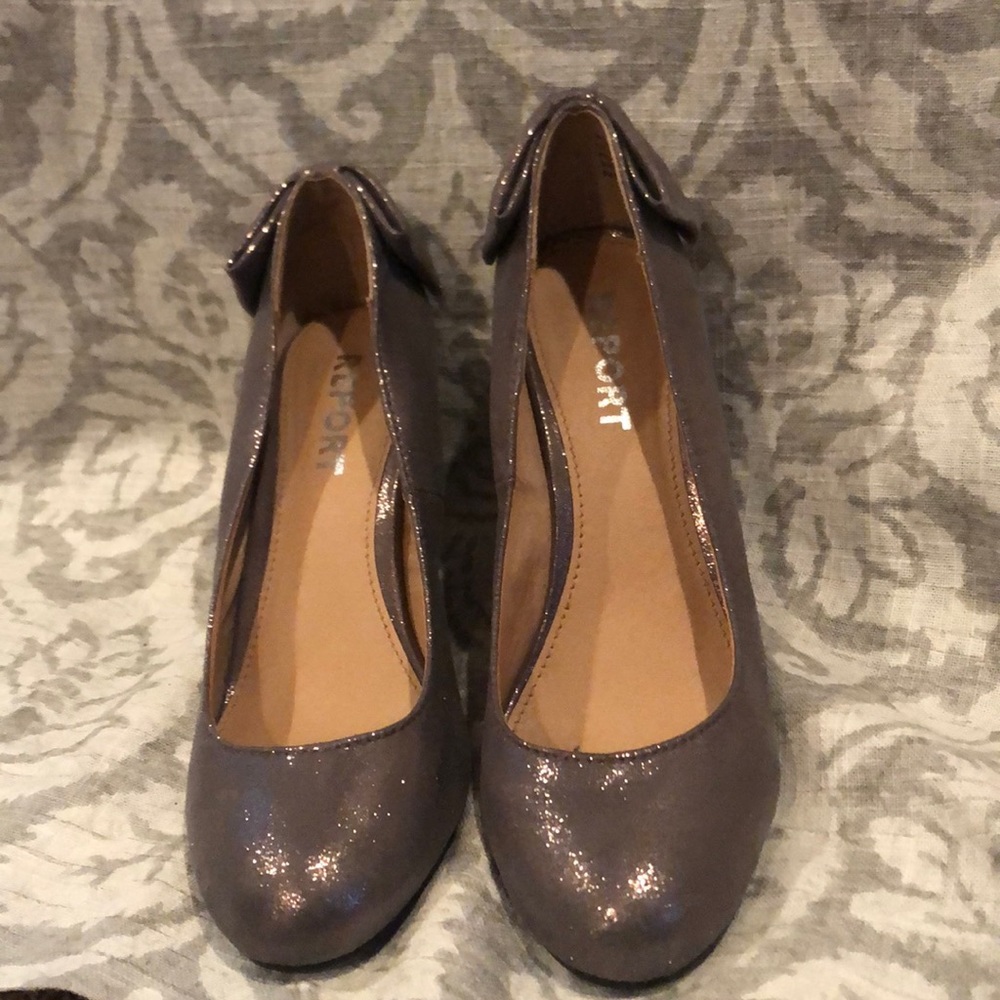 Women’s wedge sparkle dress shoe